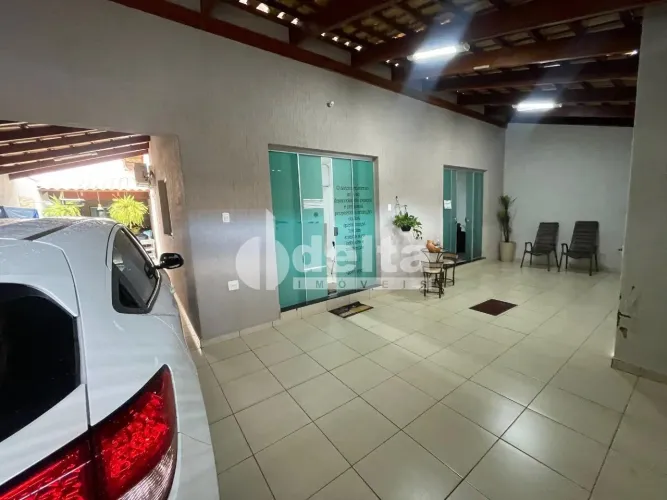 Casa residencial disponível para locação no bairro Martins em Uberlândia-MG
