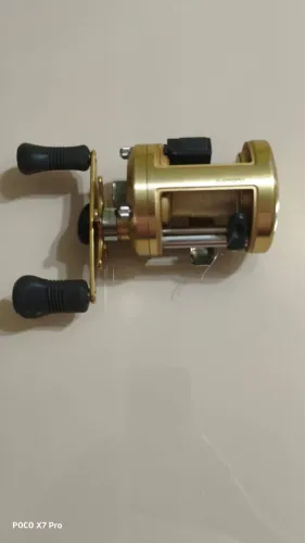 Shimano Calcutá 400B original lado direito estado impecável