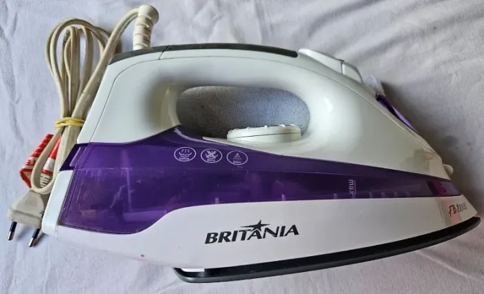 Ferro de passar roupas - Britânia