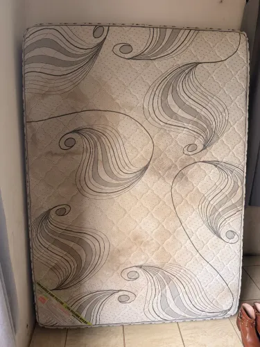 Vendo colchão casal em ótimo estado e ortopédico