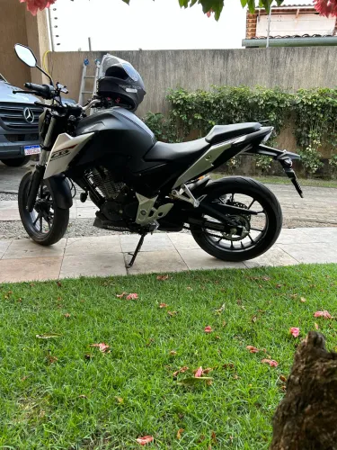 moto muito nova sem nenhuma uma avaria estou vendendo para comprar um carro