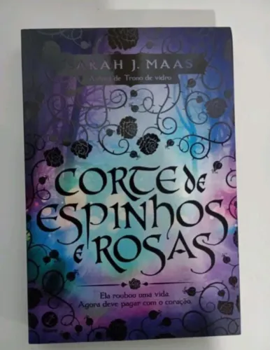 Livro seminovo Corte de Espinhos e Rosas - Sarah J. Maas