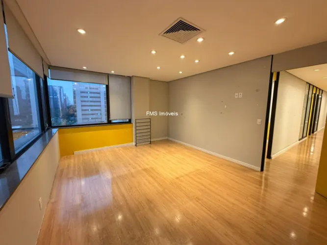 Conjunto comercial com 244m² na Vila Olímpia