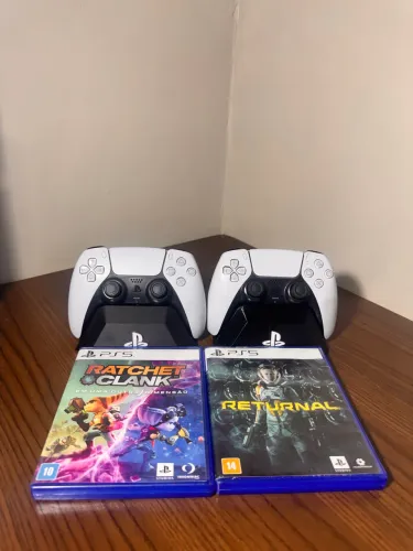 2 controles de ps5 + jogos(1 controle com antidrift)