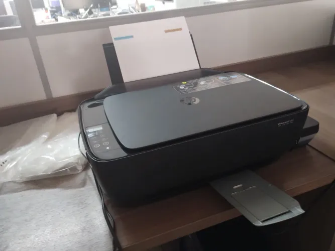 Impressora HP Deskjet GT 5822 com refis de tinta originais