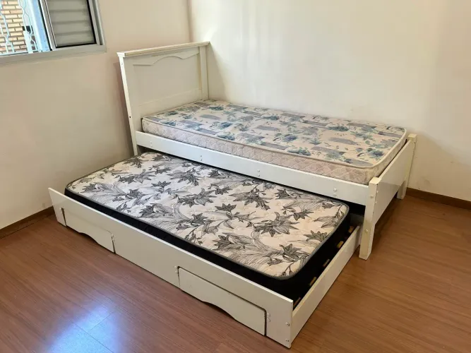 Cama de Solteiro com box na parte de baixo e 2 colchões