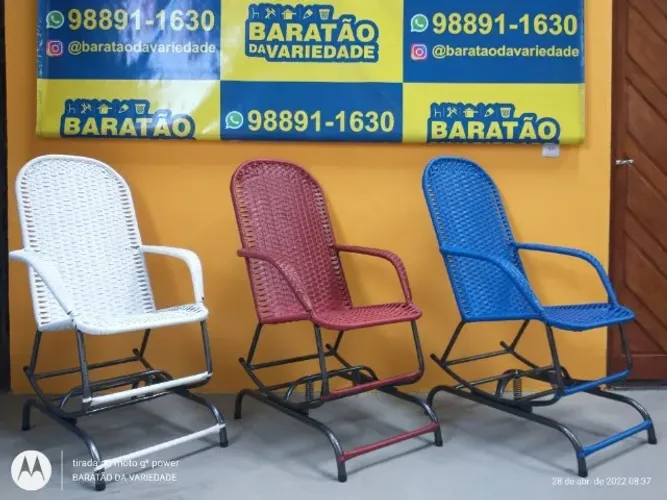 CADEIRA DE BALANÇO EM FIBRA (LARGA)