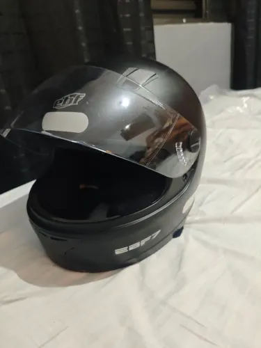Capacete Semi Novo - Tamanho 58