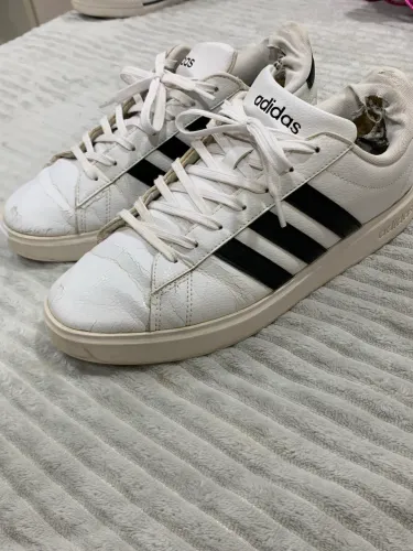 Tênis adidas 