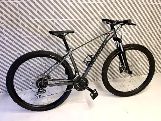 Bicicleta Mountain Bike Specialized Rockhopper Sport 29 - Shimano Acera - Freio Hidráulico