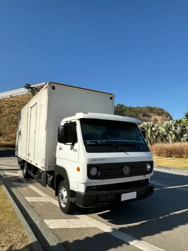 Volks VW 9 160 com baú alumínio 6,5 mts