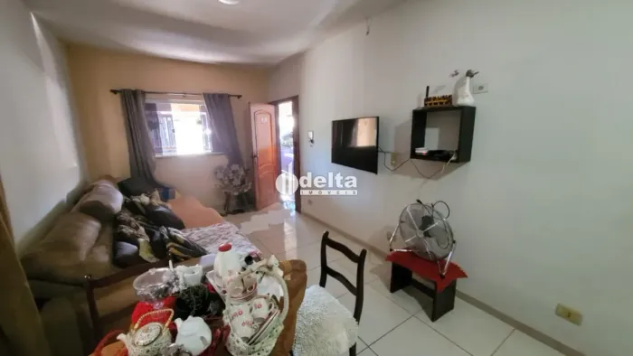 Casa com 3 quartos sendo 1 suíte disponível para venda no bairro Minas Gerais em Uberlândi