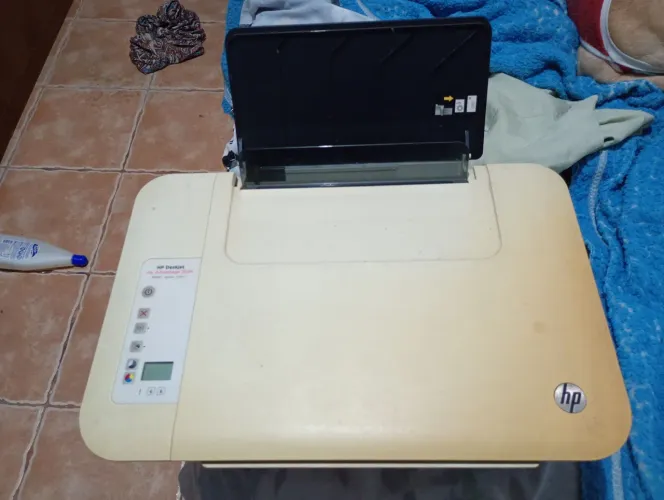 Impressora HP DESKJET 2546 usada, com defeito.