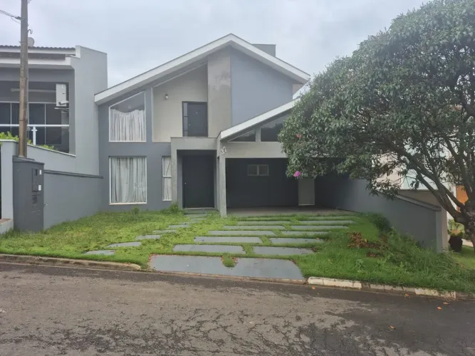 Imóvel para aluguel e venda possui 220 metros quadrados com 3 quartos