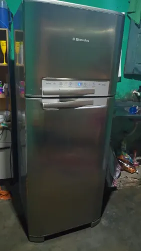 Geladeira frosfree gelando bem