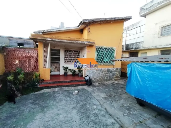 Casa em lote de 300m², com 3 quartos e 3 vagas de garagem, Bairro Santo André, Belo Horizo