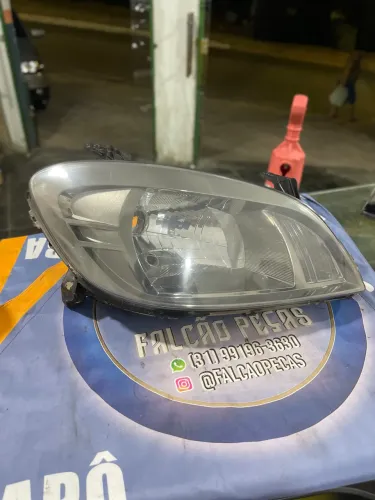 Farol Direito Máscara Cinza Cromo Ônix Prisma Celta 2007/2016