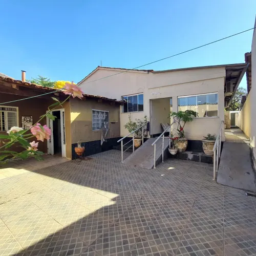 Casa com 3/4 sendo 01 suíte no Jardim Planalto - 130m²