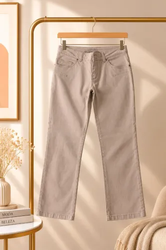 Calça feminina na cor bege claro da Enjoy