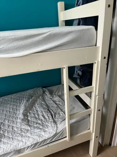 Cama beliche de madeira