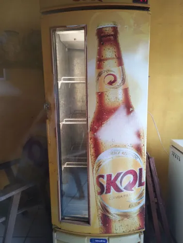 Vendo frizer cervejeiro e um Eletrolux duas tampas.valor 2.500 cada
