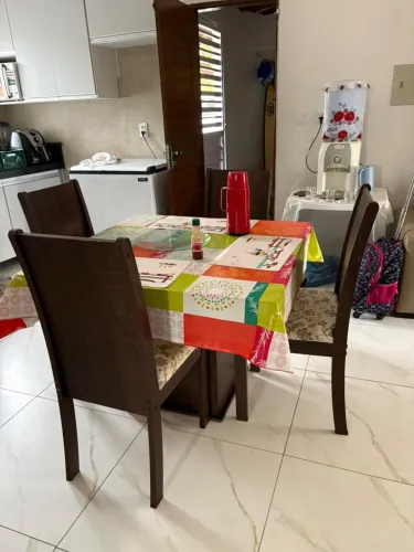 Mesa 4 cadeiras , com tampo de vidro 