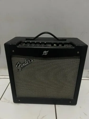 Amplificador Fender Mustang II