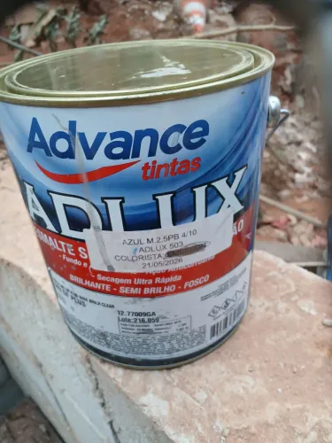 Vendo um galão lacrado de tinta azul esmalte 100 reais tinta nova a base de água raz ou