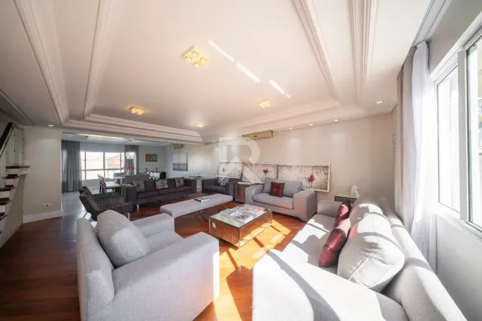 Casa em Condomínio com Garden, 4 quartos 4 vagas para locação, 286 m² - São Brás - Curitib