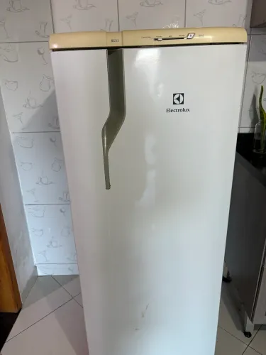 Geladeira Electrolux RE31 260L Funcionando Perfeitamente