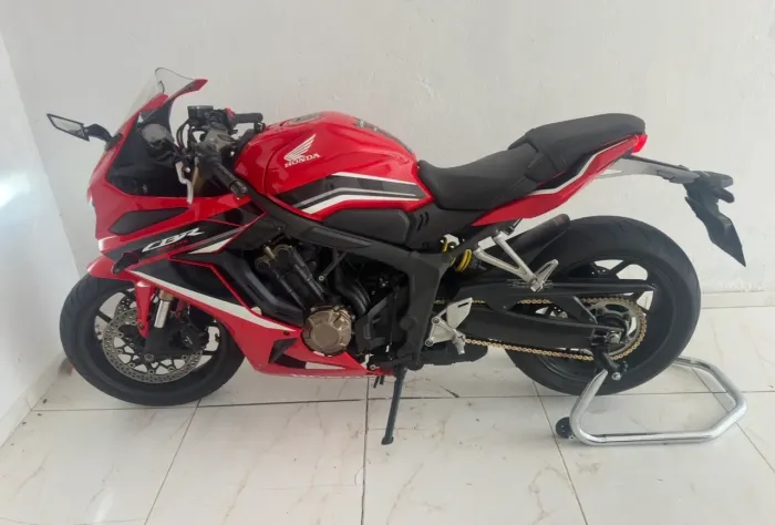 CBR 650 R / Nova de Garagem Quitada