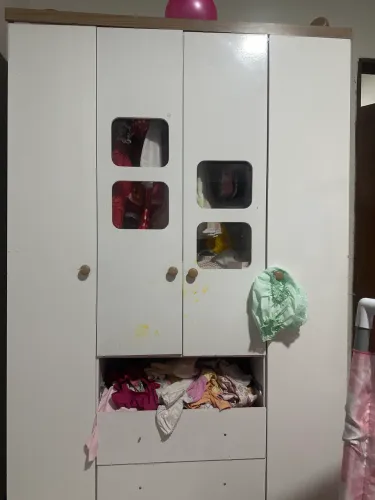 Guarda roupa de criança 