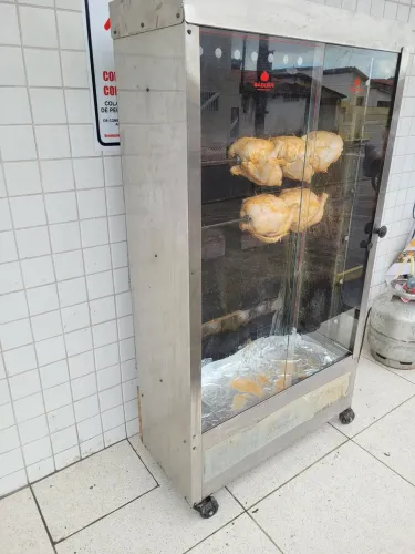 Maquina de frango assado