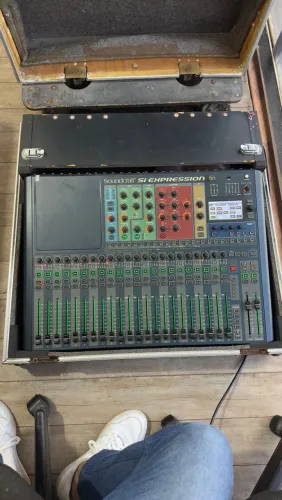 Mesa Soundcraft Si Expression 2 com case