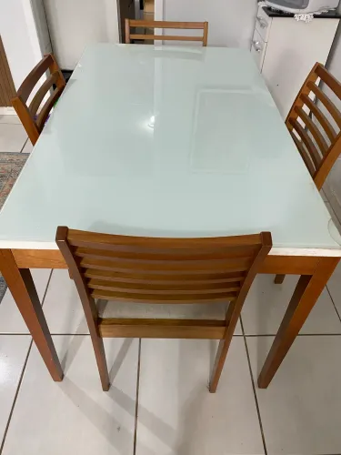 Mesa com cadeiras