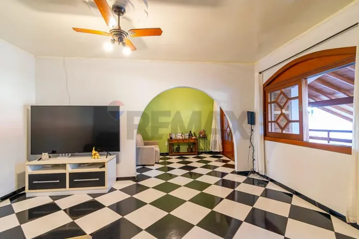 Casa com Piscina, Espaço Gourmet e 3 Dormitórios