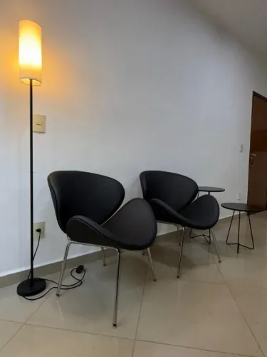 Poltronas modernas em excelente estado - praticamente sem uso!