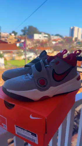 Tênis Nike Team Hustle D 11 cinza infantil