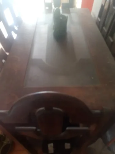 Mesa jacarandá ou mogno antiga 1,60 x80 x80 6 cadeira 2 detalhes 400$ para retirada Areias