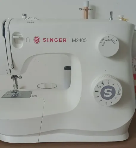 Máquina de costura Singer modelo 2805