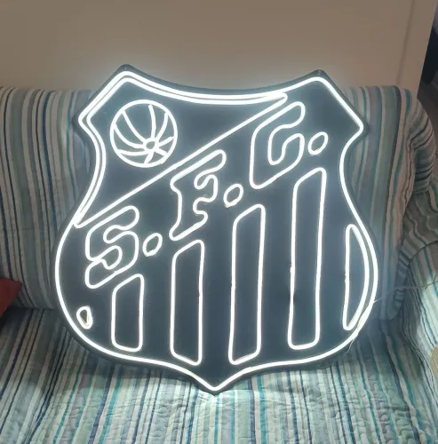 ESCUDO DO SANTOS EM NEON