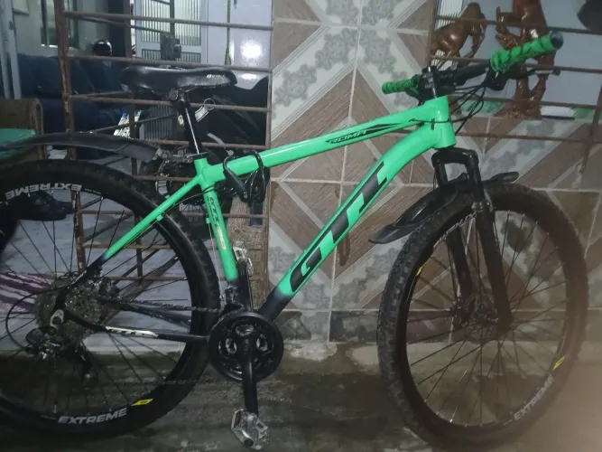 Bicicleta MTB Aro 29 Peças em Carbono e Pneus Balão
