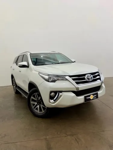 Toyota Hilux SW4 SRX 4X4 2.8 TDI 16V Dies. Aut. 2017