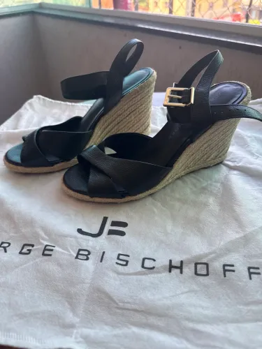 Sandália couro Jorge Bischoff tamanho 37