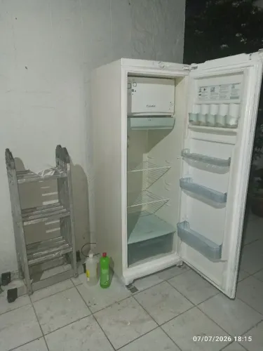 Geladeira Pintada Funcionando Normal - muito econômica