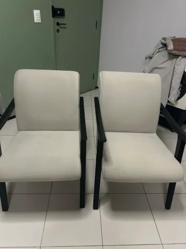 Vendo 2 poltronas da loja Jacaunas bem conservada, usada menos de 1 ano são 2
