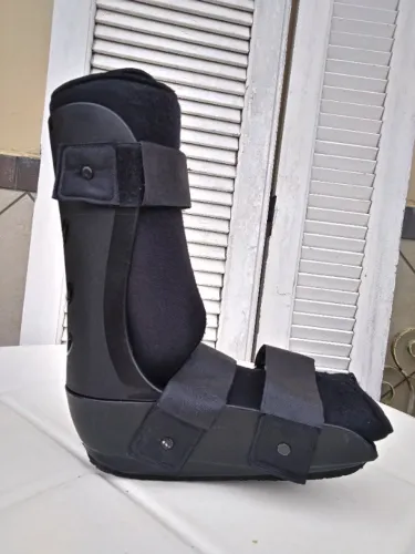 Bota Imobilizadora Robocop Curta Chantal Tamanho M 35/39