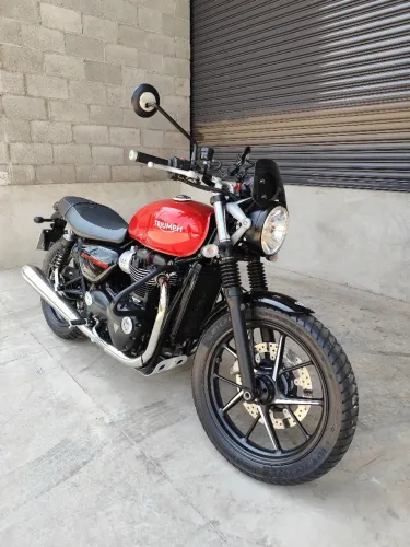 Triumph Street Twin 900