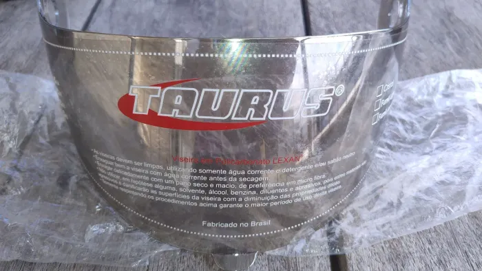 Viseira Taurus para capacete de moto