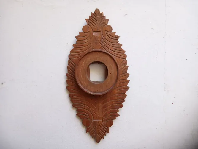 Moldura de madeira para relógio